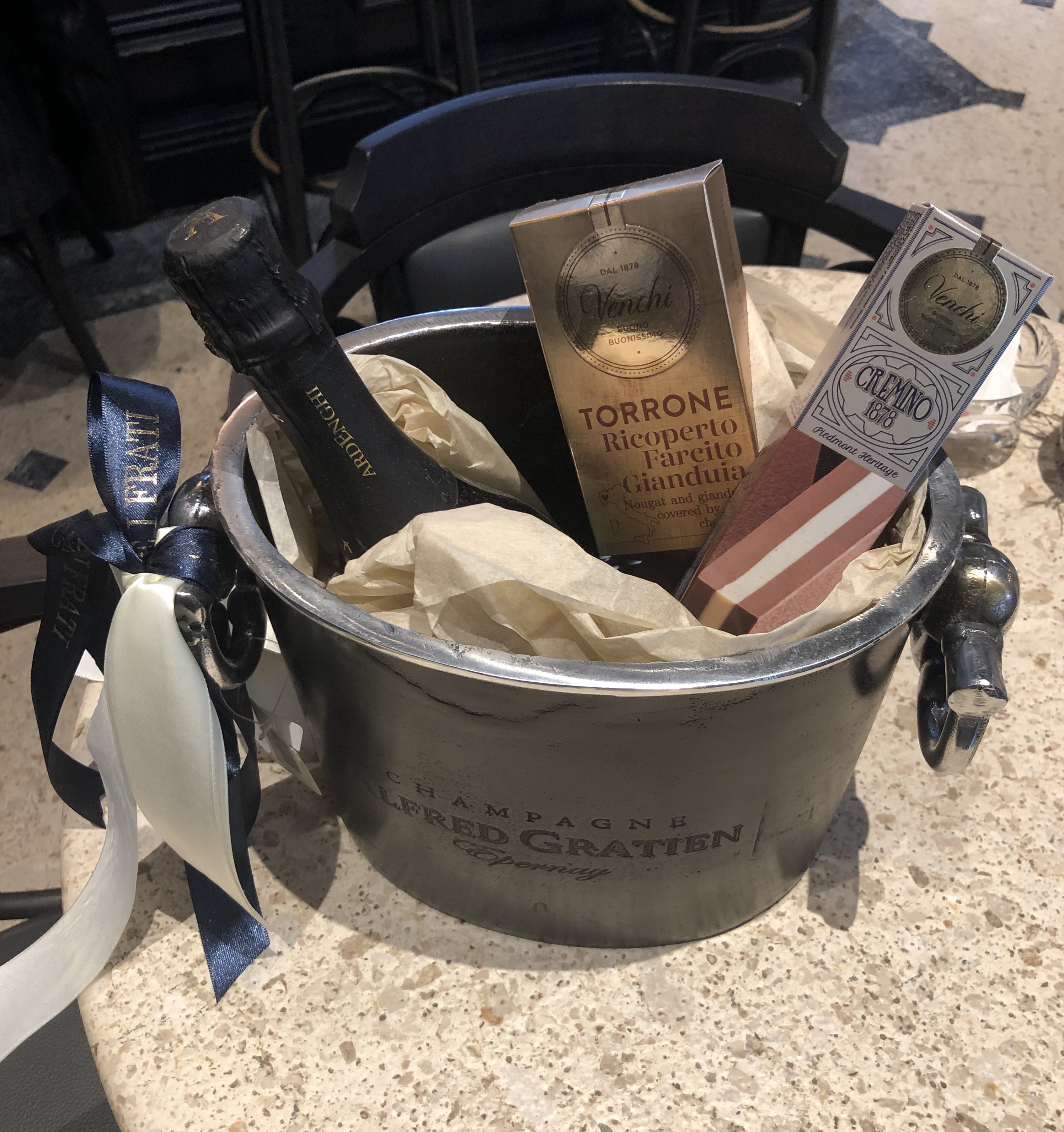 Σαμπανιέρα - Δώρο 2